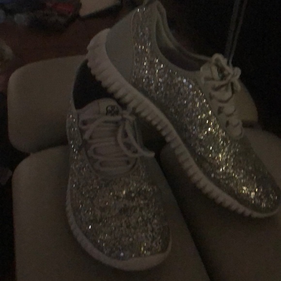 Daisy Fuentes Shoes Silver Glitter Tennis Shoes Poshmark
